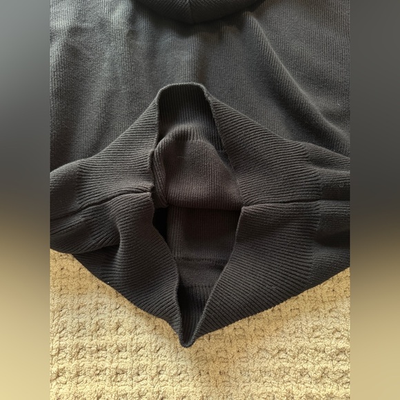 ALO - Unisex Scholar Hooded Sweater - Black - Medium - Picture 9 of 13